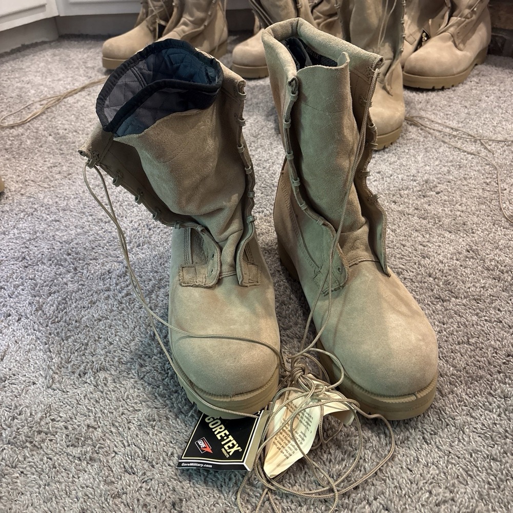 Wellco 325 ICW Intermediate Cold/Wet Gore-Tex Combat Boots 14.5W 14 1/2 Wide